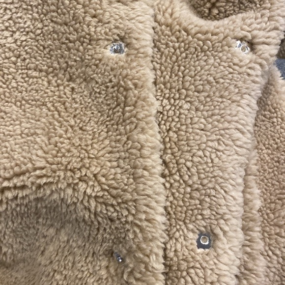 Tna Aritzia Teddy Coat - Size Large - Picture 9 of 9